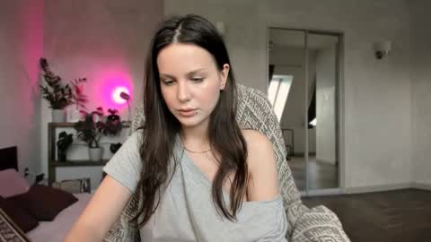 Snapshot of yourher0in chatting on September 9, 2025, 10:26 am Aida online show from September 9, 2025, 10:26 am