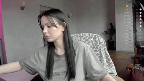 Snapshot of yourher0in chatting on October 6, 2025, 10:02 am Aida online show from October 6, 2025, 10:02 am