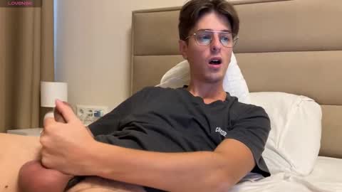 Chris online show from November 19, 2025, 9:09 am