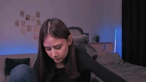 Nikol online show from October 17, 2025, 11:57 am