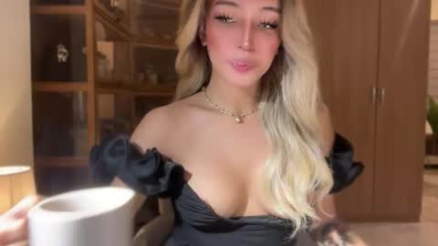 Snapshot of yourlovingpearlita1000 chatting on February 25, 2026, 8:13 am Pearl online show from February 25, 2026, 8:13 am