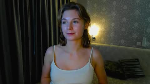 Snapshot of yourmuseee chatting on February 4, 2026, 2:01 pm Sonya online show from February 4, 2026, 2:01 pm