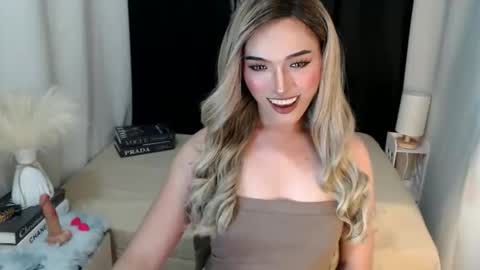 TIFFANY SUCKING QUEEN online show from March 29, 2026, 5:07 am