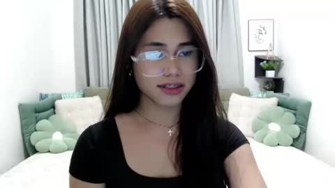 Snapshot of yourprettyblythe_ts chatting on December 22, 2025, 8:33 am yourprettyblythe_ts online show from December 22, 2025, 8:33 am