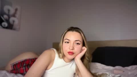 yourrarebunny online show from May 6, 2026, 8:25 pm