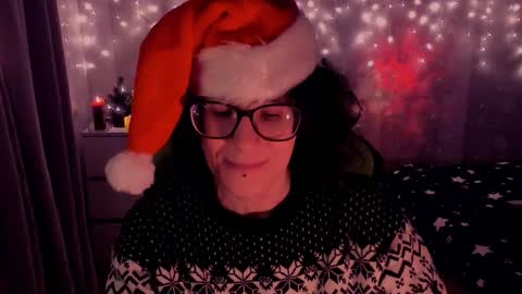 Snapshot of yourscosmic chatting on December 21, 2024, 10:30 pm Yours Cosmic online show from December 21, 2024, 10:30 pm