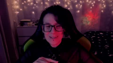 Snapshot of yourscosmic chatting on January 3, 2025, 10:40 pm Yours Cosmic online show from January 3, 2025, 10:40 pm