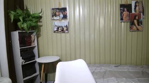 Snapshot of yoursubmissive_larah chatting on March 10, 2026, 5:01 am yoursubmissive_larah online show from March 10, 2026, 5:01 am