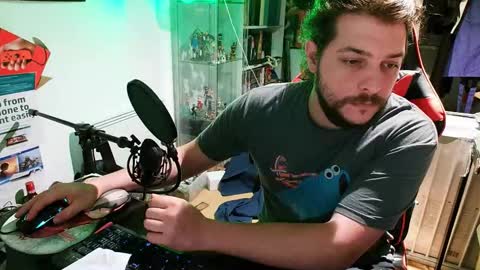 yourtom online show from October 5, 2025, 1:48 am