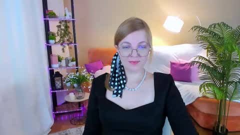 Snapshot of youruniverserr chatting on October 8, 2025, 6:11 am Alice online show from October 8, 2025, 6:11 am