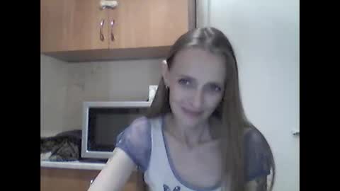 Snapshot of youur_light chatting on May 15, 2026, 5:42 pm Youur light online show from May 15, 2026, 5:42 pm