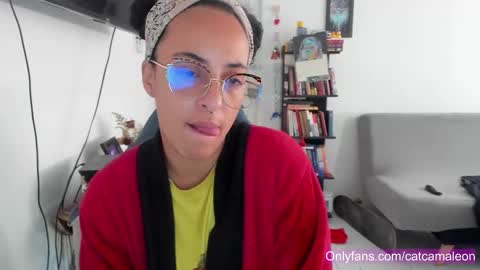 elizabeth  ju   online show from March 26, 2026, 1:49 pm