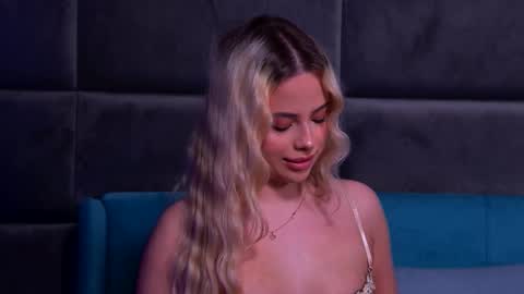 Foxie online show from November 29, 2025, 6:22 pm