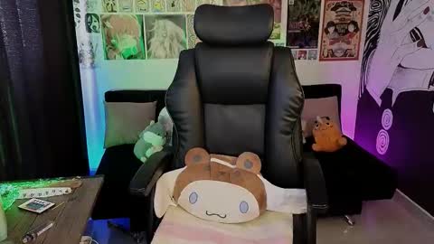    rawr   Anne Independent model      online show from February 25, 2026, 8:40 pm