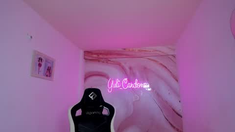 Yuliet online show from November 10, 2025, 6:51 pm