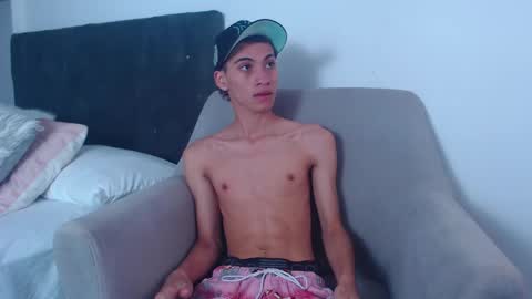 yulian_vasquez online show from February 15, 2025, 12:22 pm