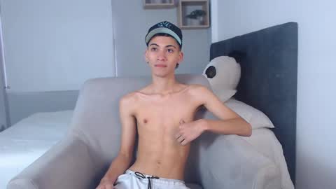 yulian_vasquez online show from March 2, 2025, 12:11 pm