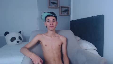 yulian_vasquez online show from March 3, 2025, 12:16 pm