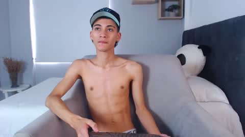 yulian_vasquez online show from March 7, 2025, 3:18 pm