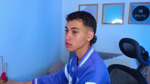yulian_vasquez online show from September 12, 2025, 12:27 pm