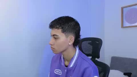 yulian_vasquez online show from September 22, 2025, 12:18 pm