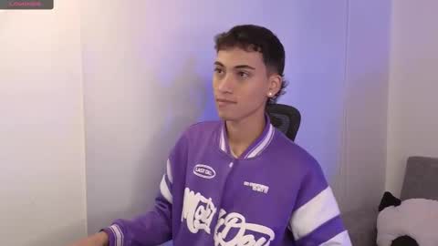 yulian_vasquez online show from September 23, 2025, 12:19 pm