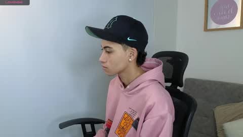 yulian_vasquez online show from September 25, 2025, 12:09 pm