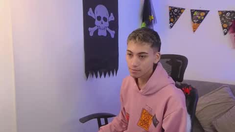 yulian_vasquez online show from October 18, 2025, 12:17 pm