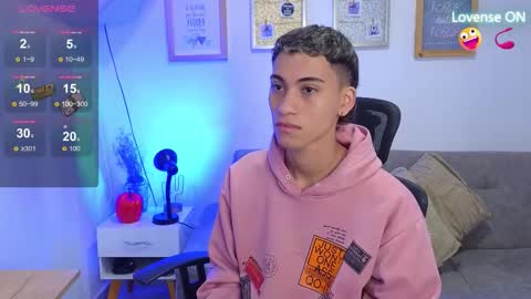 yulian_vasquez online show from November 14, 2025, 12:37 pm