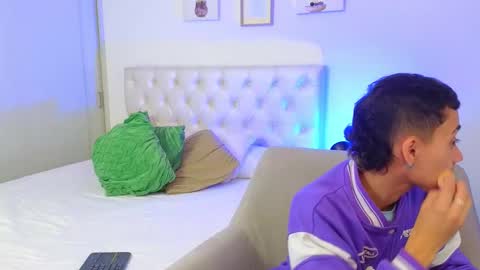 yulian_vasquez online show from February 2, 2026, 12:15 pm