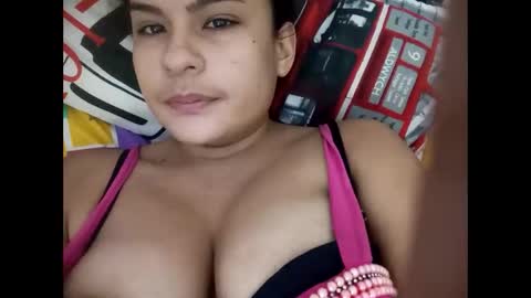 yuliana95677 online show from October 26, 2025, 3:23 am