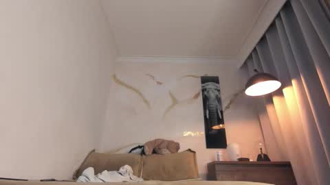 yulian 2811 online show from November 16, 2025, 1:22 am