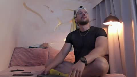 yulian 2811 online show from January 14, 2026, 11:42 pm