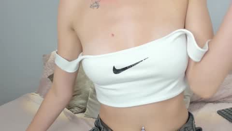 yulievans online show from December 24, 2024, 10:06 pm