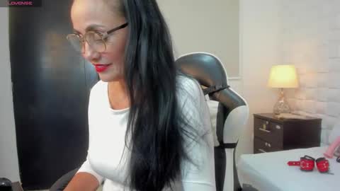 Y U L I T Z A online show from December 15, 2025, 12:31 pm