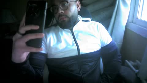 yulius_7 online show from November 3, 2025, 7:42 am