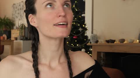 yulla dao online show from December 5, 2024, 2:00 pm