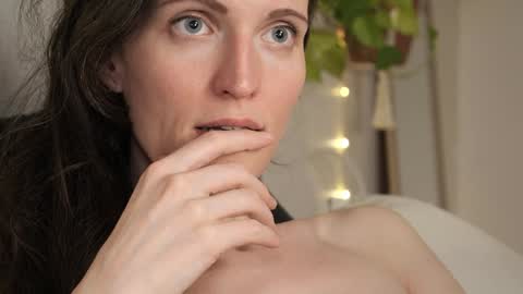 yulla dao online show from February 4, 2025, 6:06 pm