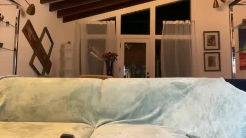 yumiandwolf online show from September 27, 2025, 4:06 am