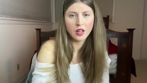 yumiandwolf online show from December 1, 2025, 1:21 am