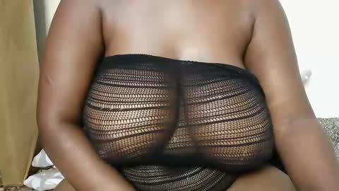 yummy_boobs01 online show from March 18, 2026, 1:09 am