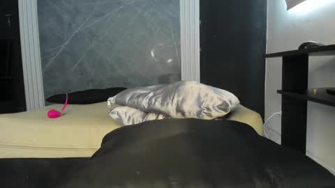 Yummyduo online show from March 11, 2025, 6:41 pm