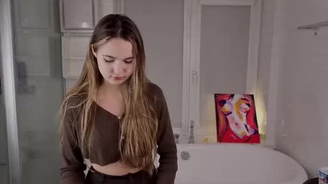 Snapshot of yummyemiily chatting on February 22, 2026, 4:05 pm Emily online show from February 22, 2026, 4:05 pm