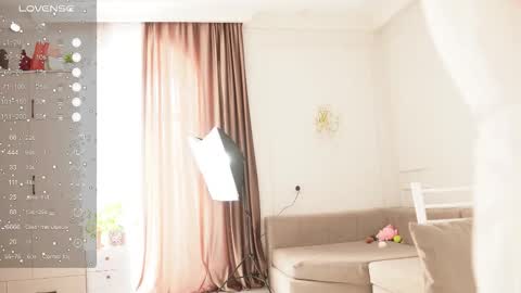 yuna_leen online show from December 1, 2025, 6:18 am