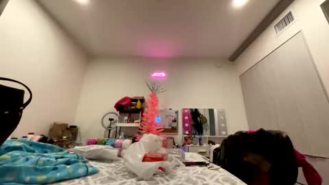 BbyTSSLut online show from November 10, 2025, 2:21 am