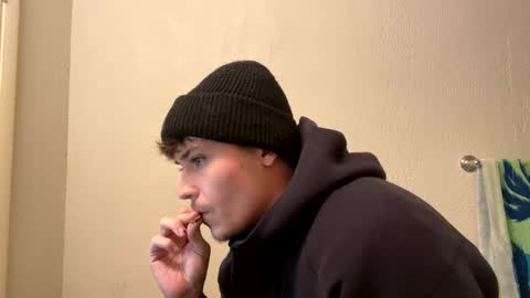 yungstudbev online show from December 22, 2024, 11:20 pm