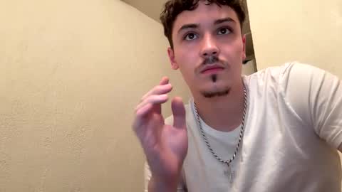 yungstudbev online show from September 16, 2025, 4:02 am