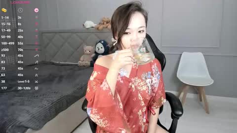 yunleah online show from November 17, 2025, 1:44 am