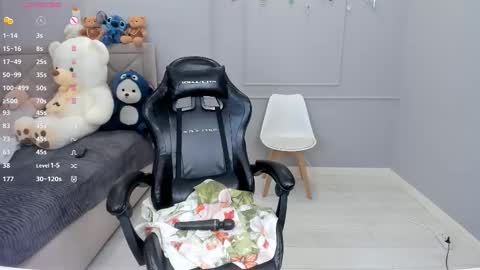 yunleah online show from February 11, 2026, 4:39 am