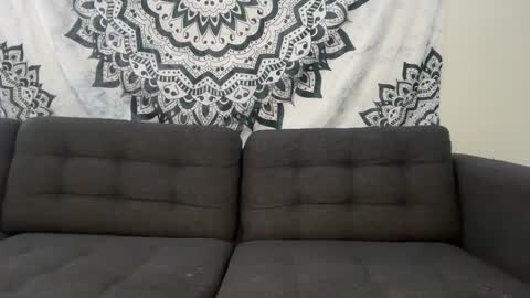 yurdreams_22 online show from February 16, 2026, 6:26 pm